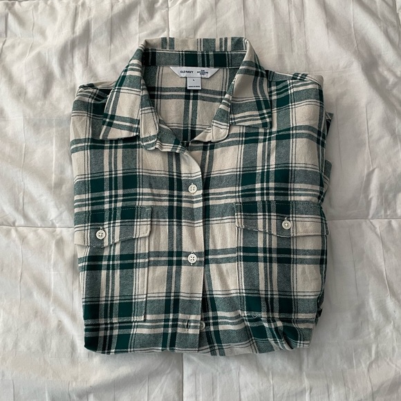 Old Navy Tops - NWT Old Navy Cream and Green Long Sleeve Button Down Flannel Shirt